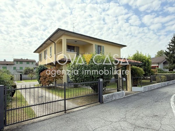 casa indipendente in vendita ad Izano