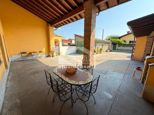 casa indipendente in vendita ad Izano