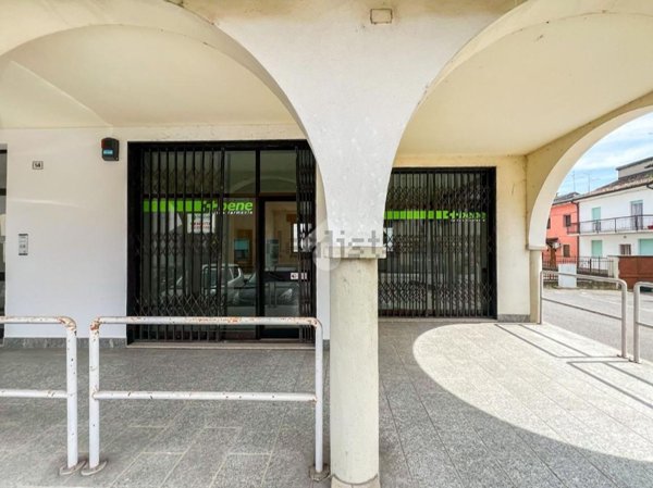 locale commerciale in vendita a Madignano