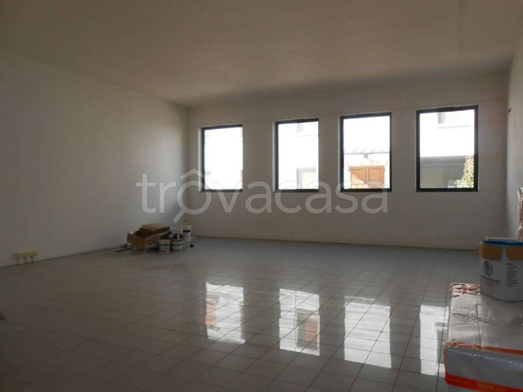 negozio in vendita a Madignano