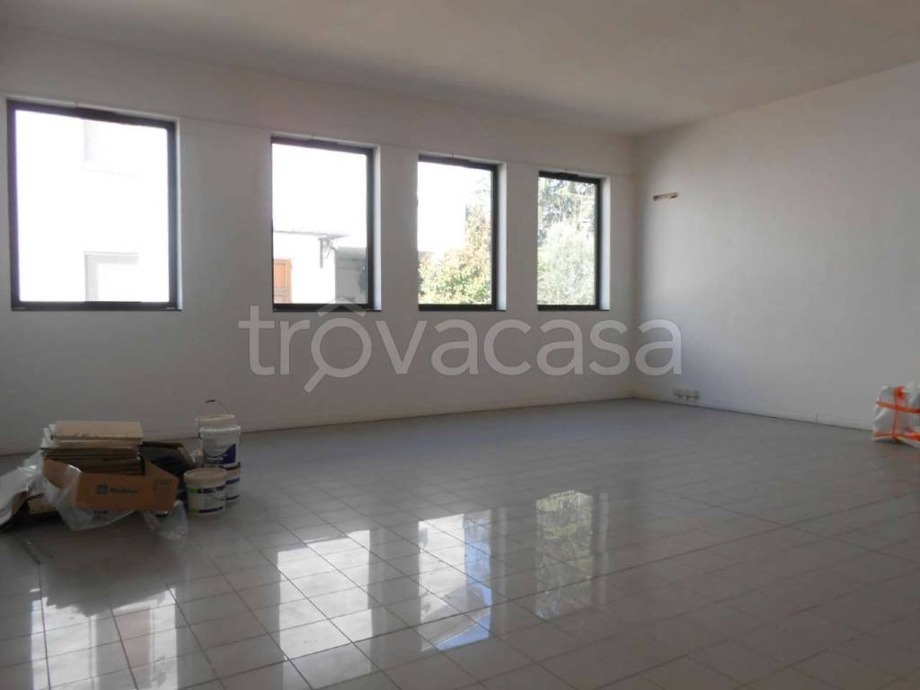 negozio in vendita a Madignano