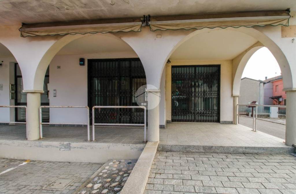 locale commerciale in vendita a Madignano