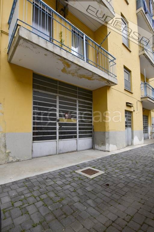 locale commerciale in vendita a Pinerolo