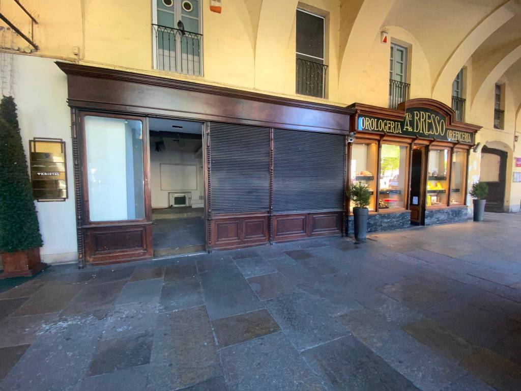 negozio in vendita a Pinerolo