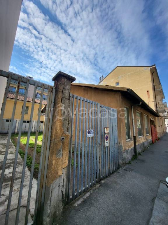 negozio in vendita a Pinerolo