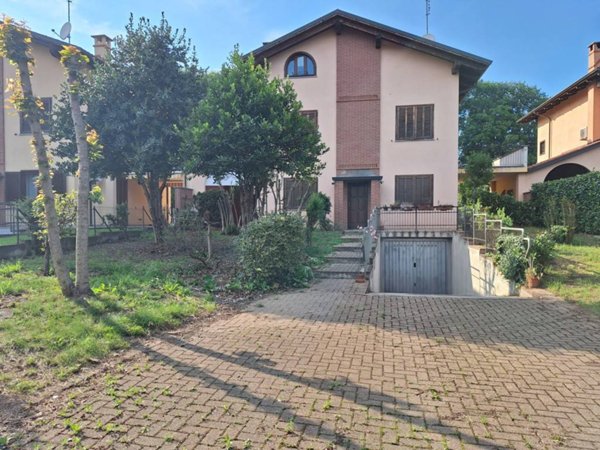 casa indipendente in vendita a Pinerolo in zona Riva