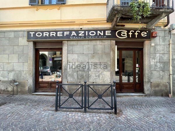 locale commerciale in vendita a Pinerolo