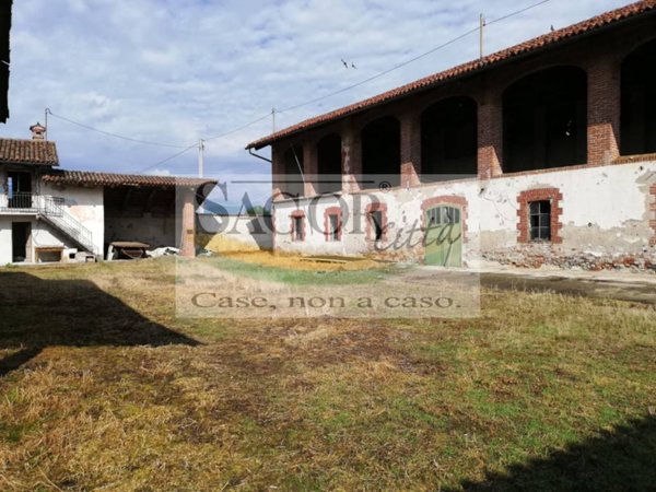 casale in vendita a Pinerolo in zona Riva