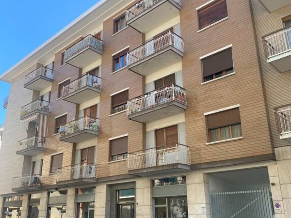 negozio in vendita a Pinerolo