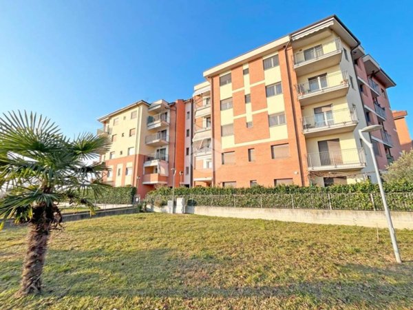 appartamento in vendita a Pinerolo in zona Baudenasca