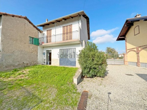 casa semindipendente in vendita a Pinerolo in zona Baudenasca