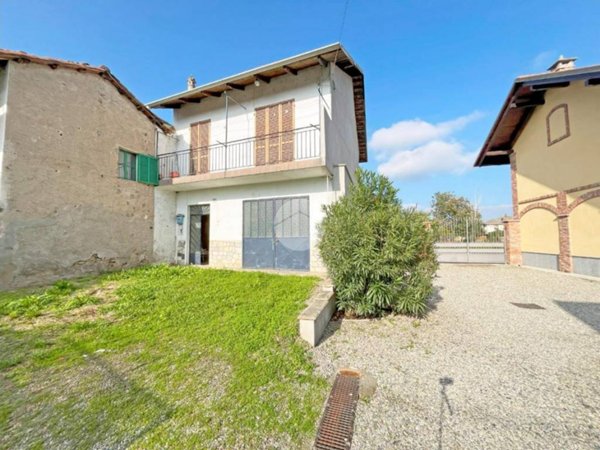 casa semindipendente in vendita a Pinerolo in zona Baudenasca