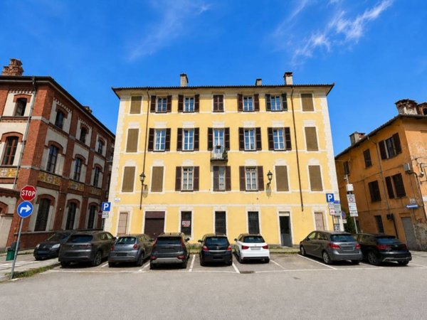 negozio in vendita a Pinerolo