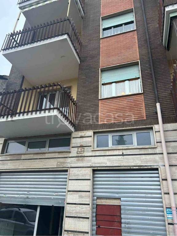 locale commerciale in vendita a Pinerolo