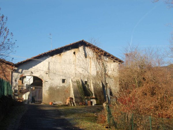 casale in vendita a Pinerolo in zona Abbadia Alpina