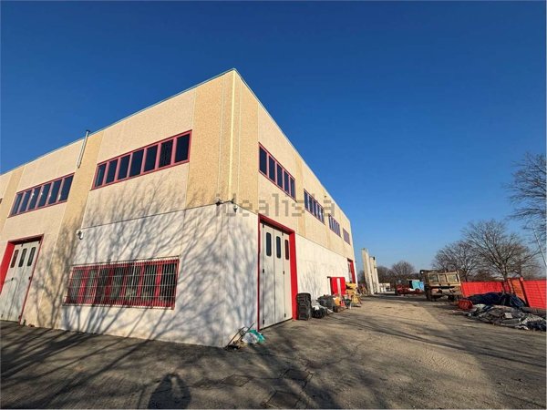 capannone in vendita a Pinerolo