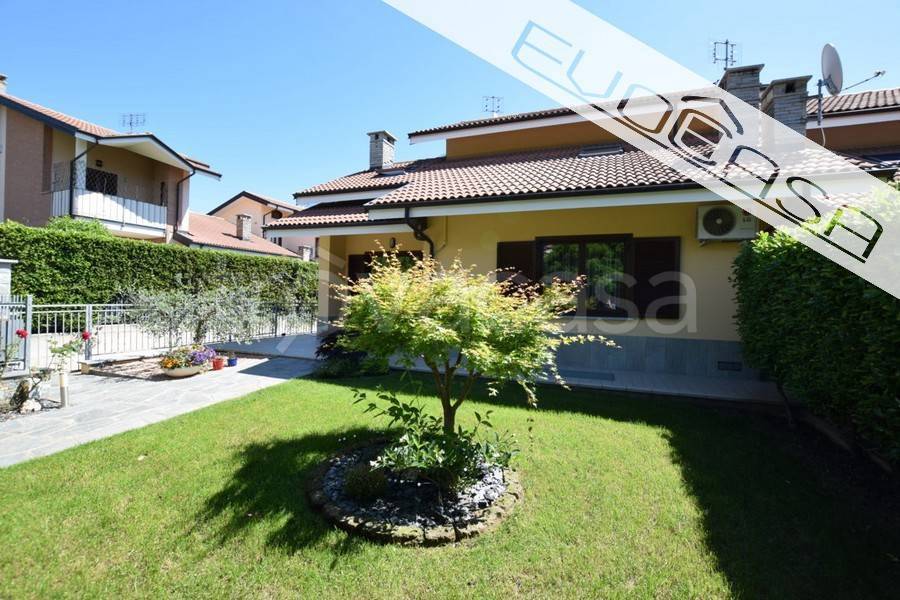 casa indipendente in vendita a Pinerolo