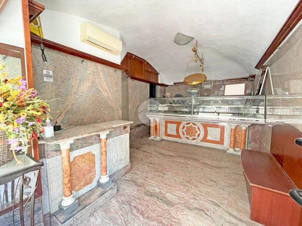 negozio in vendita a Pinerolo