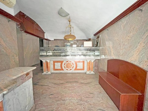 locale commerciale in vendita a Pinerolo