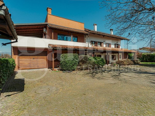 casa indipendente in vendita a Pinerolo