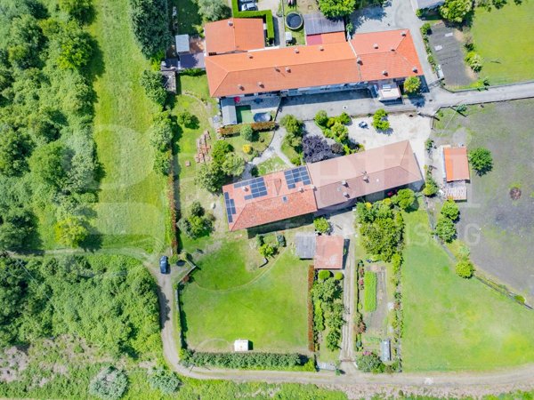 casa indipendente in vendita a Pinerolo in zona Baudenasca