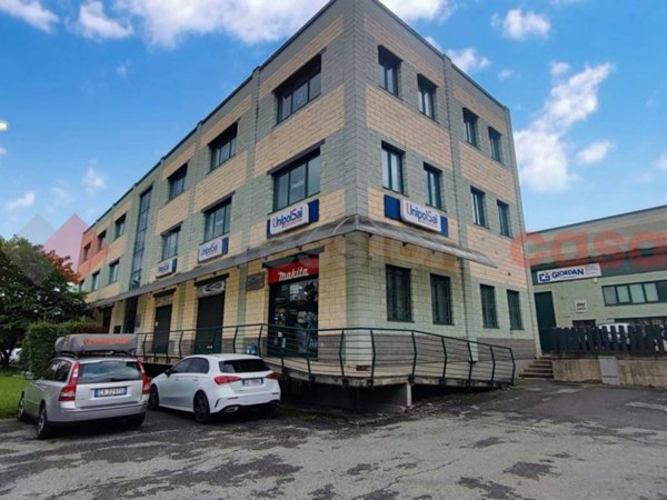 negozio in vendita a Pinerolo in zona Baudenasca