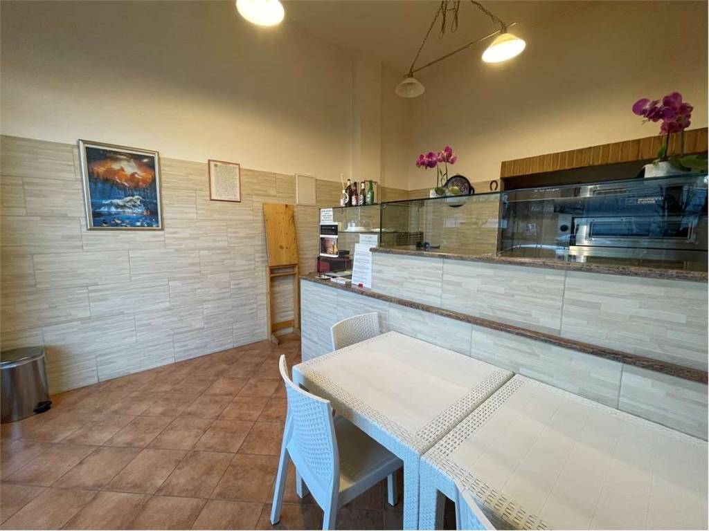 negozio in vendita a Pinerolo