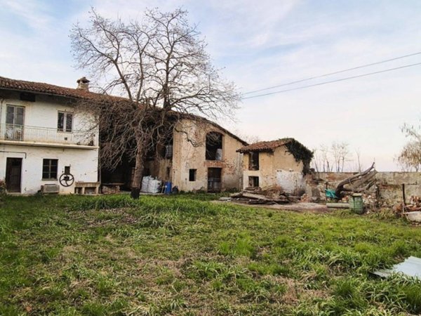 casale in vendita a Pinerolo in zona Riva