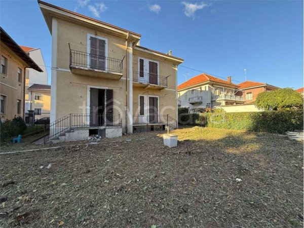 casa indipendente in vendita a Pinerolo