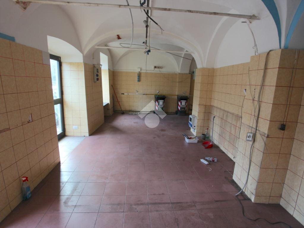 negozio in vendita a Pinerolo