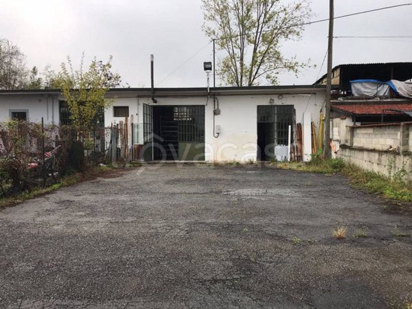 locale commerciale in vendita a Pinerolo
