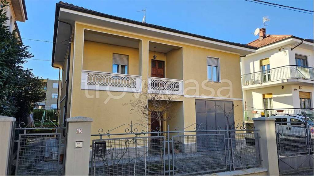 casa indipendente in vendita a Pinerolo