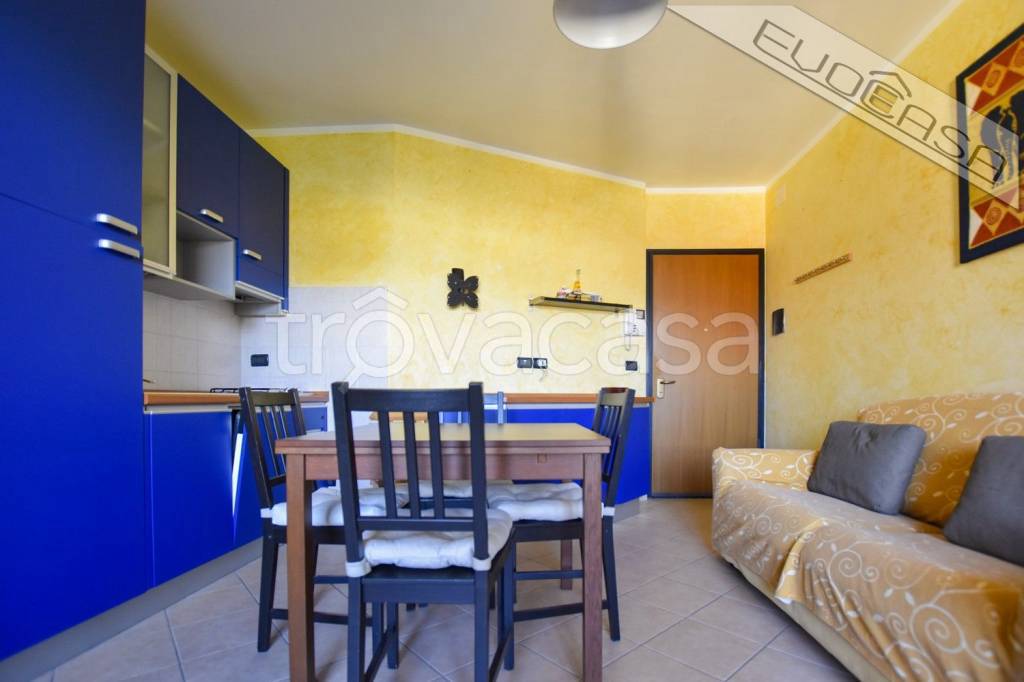 appartamento in vendita a Pinerolo in zona Baudenasca