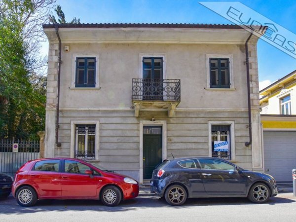 casa indipendente in vendita a Pinerolo