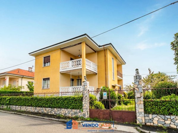 casa indipendente in vendita a Pinerolo in zona Baudenasca
