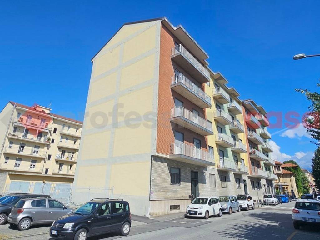 appartamento in vendita a Pinerolo in zona Baudenasca