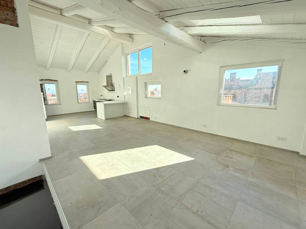 casa indipendente in vendita a Pinerolo