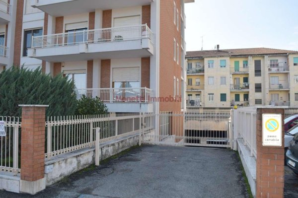 negozio in vendita a Pinerolo in zona Baudenasca