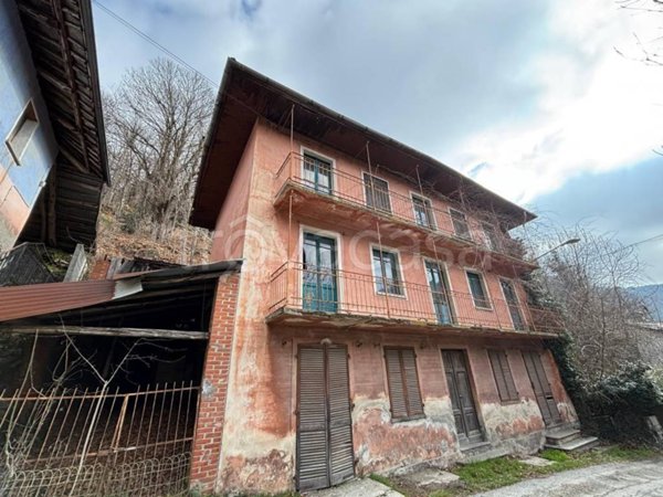 casa indipendente in vendita a Pinerolo in zona Talucco