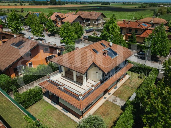 casa indipendente in vendita a Pinerolo in zona Riva