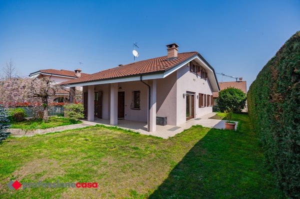 casa indipendente in vendita a Pinerolo in zona Riva