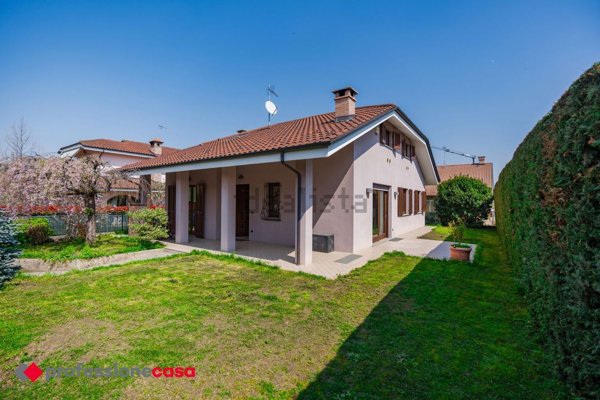 casa indipendente in vendita a Pinerolo in zona Riva