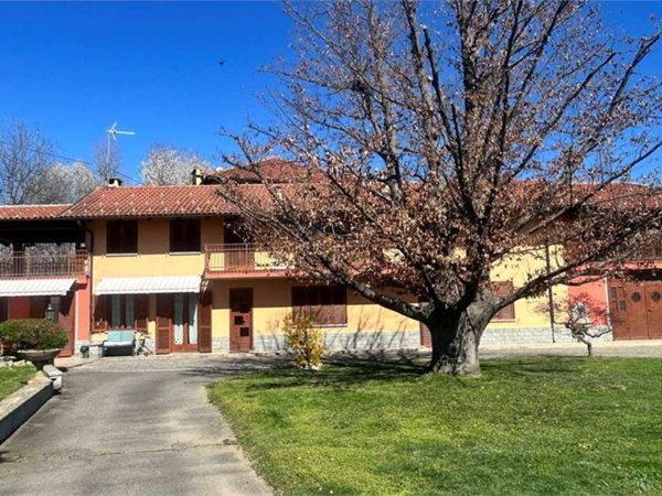 casa indipendente in vendita a Pinerolo in zona Riva