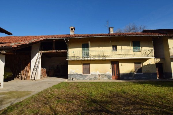 appartamento in vendita a Pinerolo in zona Baudenasca