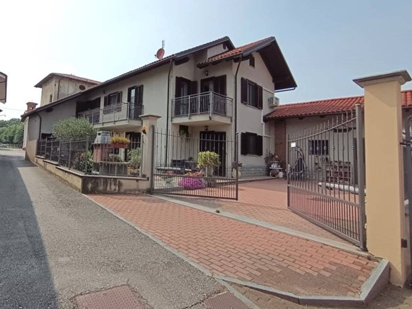 casa indipendente in vendita a Pinerolo in zona Baudenasca