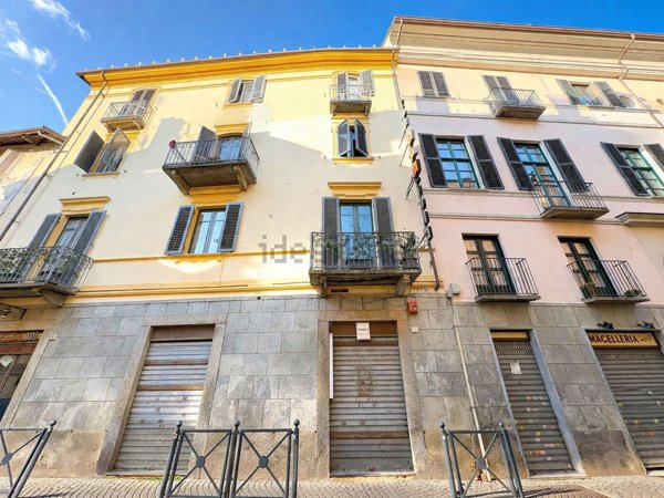 locale commerciale in vendita a Pinerolo