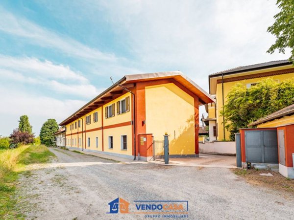 appartamento in vendita a Pinerolo in zona Baudenasca