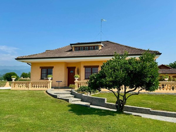 casa indipendente in vendita a Pinerolo in zona Baudenasca