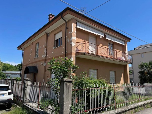 casa indipendente in vendita a Pinerolo