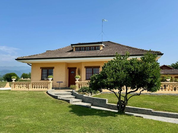 casa indipendente in vendita a Pinerolo in zona Baudenasca